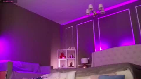 Elina online show from 10.23.25