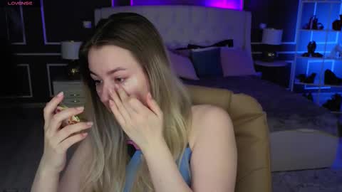 Elina online show from 10.27.25