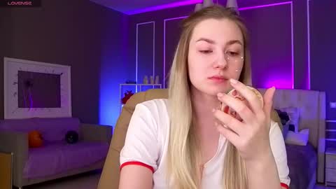 Elina online show from 10.30.25