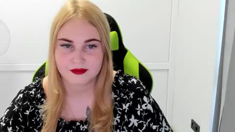 Snapshot of elinnasweet chatting on 06.30.26 Elina online show from 06.30.26