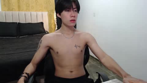 Snapshot of elio_collem chatting on 02.15.25 ELIO online show from 02.15.25