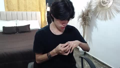 Snapshot of elio_collem chatting on 11.11.25 ELIO online show from 11.11.25