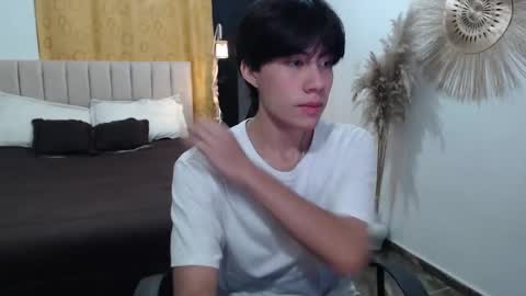 Snapshot of elio_collem chatting on 11.15.25 ELIO online show from 11.15.25