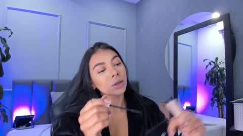 Snapshot of elisa_castrillon chatting on 11.29.25 Elisa online show from 11.29.25