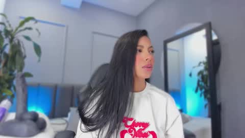 Snapshot of elisa_castrillon chatting on 01.07.26 Elisa online show from 01.07.26