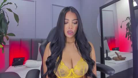 Snapshot of elisa_castrillon chatting on 01.12.26 Elisa online show from 01.12.26