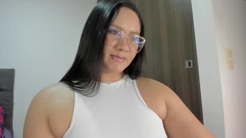 Snapshot of elisa_connors18 chatting on 11.11.25 online show from 11.11.25