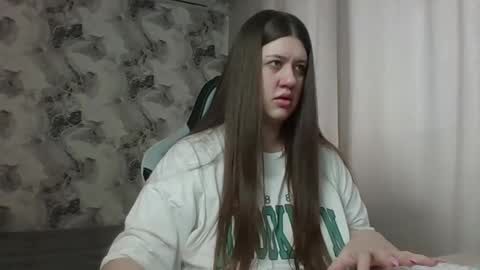 Snapshot of elisa_kollin chatting on 02.11.26 Aletta Oushen online show from 02.11.26