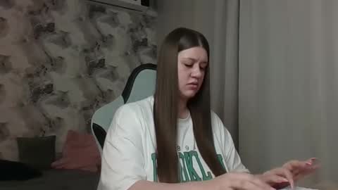 Snapshot of elisa_kollin chatting on 02.21.26 Aletta Oushen online show from 02.21.26