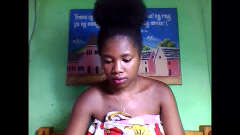 Snapshot of elisabeth2525 chatting on 02.08.25 elisabeth2525 online show from 02.08.25