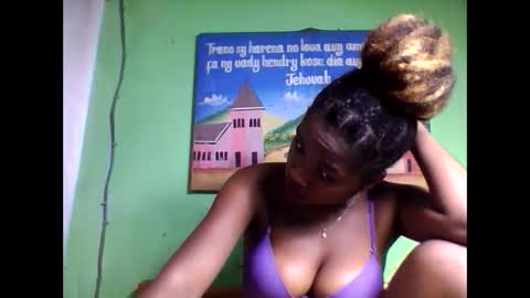Snapshot of elisabeth2525 chatting on 02.12.25 elisabeth2525 online show from 02.12.25