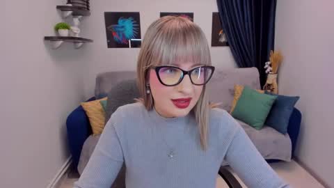 Snapshot of elisabethmills chatting on 01.01.25 Elisabeth online show from 01.01.25