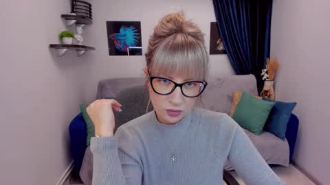 Snapshot of elisabethmills chatting on 01.03.25 Elisabeth online show from 01.03.25