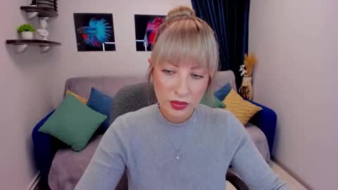 Snapshot of elisabethmills chatting on 01.19.25 Elisabeth online show from 01.19.25