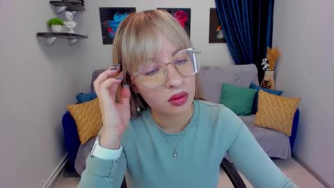 Snapshot of elisabethmills chatting on 01.29.25 Elisabeth online show from 01.29.25