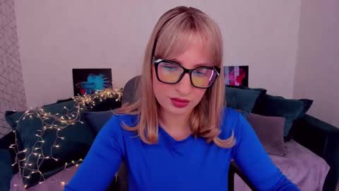 Snapshot of elisabethmills chatting on 02.11.25 Elisabeth online show from 02.11.25