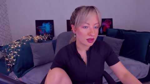 Snapshot of elisabethmills chatting on 02.24.25 Elisabeth online show from 02.24.25