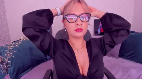 Snapshot of elisabethmills chatting on 02.25.25 Elisabeth online show from 02.25.25