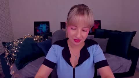 Snapshot of elisabethmills chatting on 03.01.25 Elisabeth online show from 03.01.25