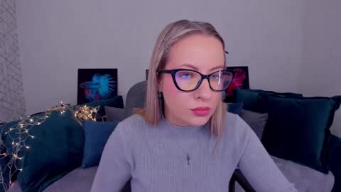 Snapshot of elisabethmills chatting on 03.04.25 Elisabeth online show from 03.04.25