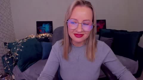 Snapshot of elisabethmills chatting on 03.05.25 Elisabeth online show from 03.05.25