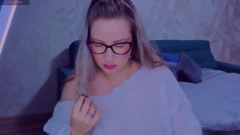 Snapshot of elisabethmills chatting on 10.17.25 Elisabeth online show from 10.17.25