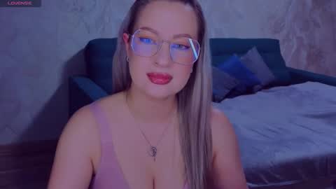 Snapshot of elisabethmills chatting on 10.23.25 Elisabeth online show from 10.23.25