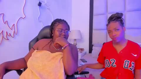 Snapshot of elisabettamonroy chatting on 12.18.25 elisabettamonroy online show from 12.18.25