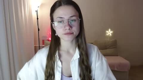 Snapshot of eliscuteblonde chatting on 12.23.24 Elis online show from 12.23.24