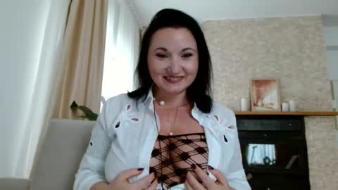 Snapshot of elise_bliss69 chatting on 09.25.25 elise_bliss69 online show from 09.25.25