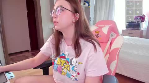 Snapshot of elisejays chatting on 02.20.25 Elise    online show from 02.20.25