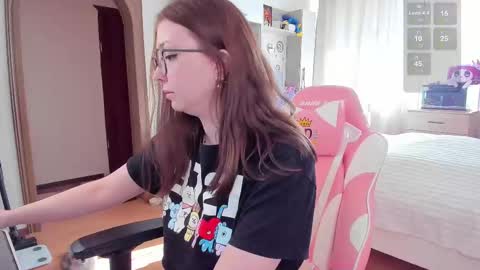Snapshot of elisejays chatting on 02.23.25 Elise    online show from 02.23.25