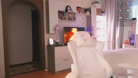 Snapshot of elisejays chatting on 10.17.25 Elise    online show from 10.17.25