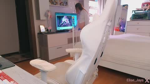 Snapshot of elisejays chatting on 10.24.25 Elise    online show from 10.24.25