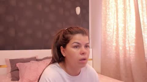 Snapshot of elisetyler89 chatting on 11.03.25 Elly online show from 11.03.25