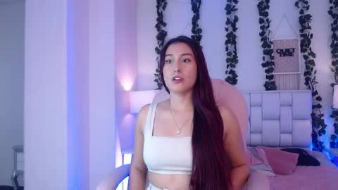 Snapshot of elisevalmont chatting on 04.18.26 ELISE online show from 04.18.26