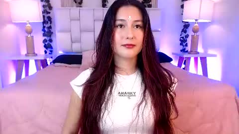 Snapshot of elisevalmont chatting on 06.24.26 ELISE online show from 06.24.26