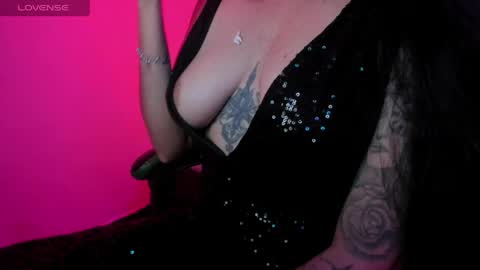 Snapshot of elissa_iris chatting on 05.20.26 E L I S S A online show from 05.20.26