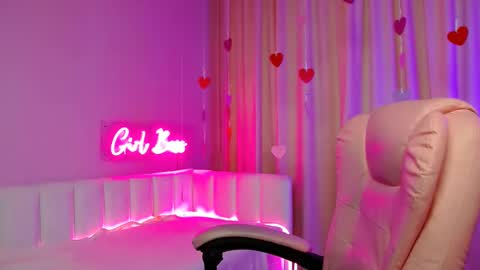 Snapshot of elissstoun chatting on 02.20.25 ElissStoun online show from 02.20.25