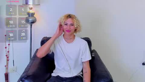 Snapshot of elite__models chatting on 07.11.26 Valentino Konny y Jhon online show from 07.11.26