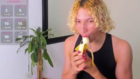 Snapshot of elite__models chatting on 07.23.26 Valentino Konny y Jhon online show from 07.23.26