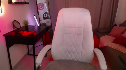 Snapshot of eliza_benet chatting on 03.19.26 Ari online show from 03.19.26