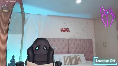 Snapshot of eliza_eup69 chatting on 12.14.25 ELIZA online show from 12.14.25