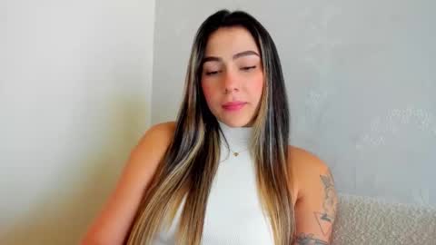 Snapshot of eliza_sanz chatting on 10.10.25 My name is ElizaPVT is open online show from 10.10.25