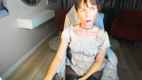 Snapshot of elizabe_th chatting on 02.07.25 Elizabethangel online show from 02.07.25