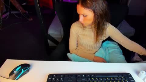 Snapshot of elizabe_th chatting on 03.06.25 Elizabethangel online show from 03.06.25