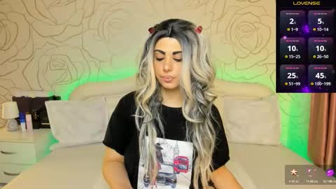 Snapshot of elizabetalee chatting on 09.10.25 Eliza online show from 09.10.25