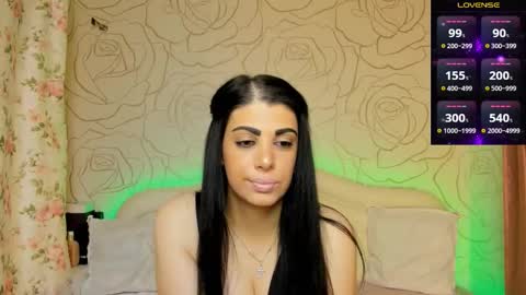 Snapshot of elizabetalee chatting on 09.18.25 Eliza online show from 09.18.25