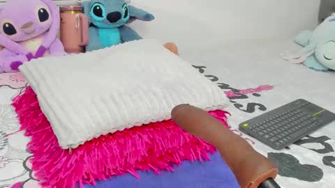 Snapshot of elizabeth_18_ chatting on 11.17.25 ELIZA online show from 11.17.25