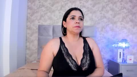 Snapshot of elizabeth_colleman chatting on 01.10.25 Elizabeth online show from 01.10.25